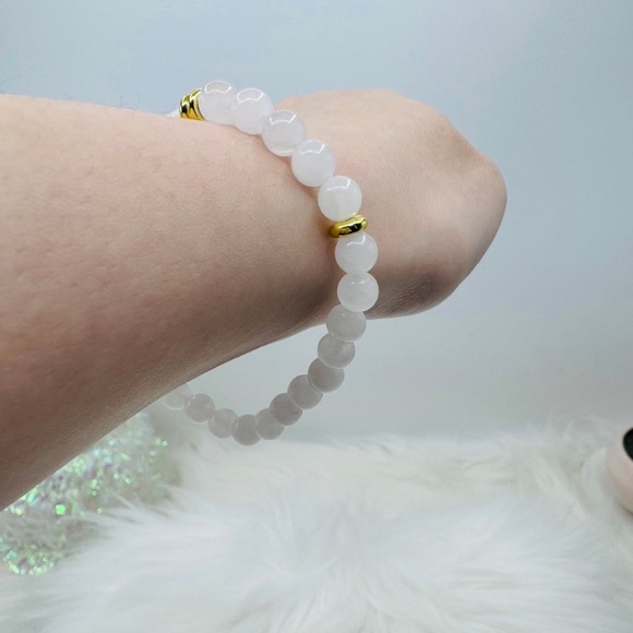 Black floral crescent moon earrings & Crescent moon Snow White beaded bracelet - Picture 4 of 6